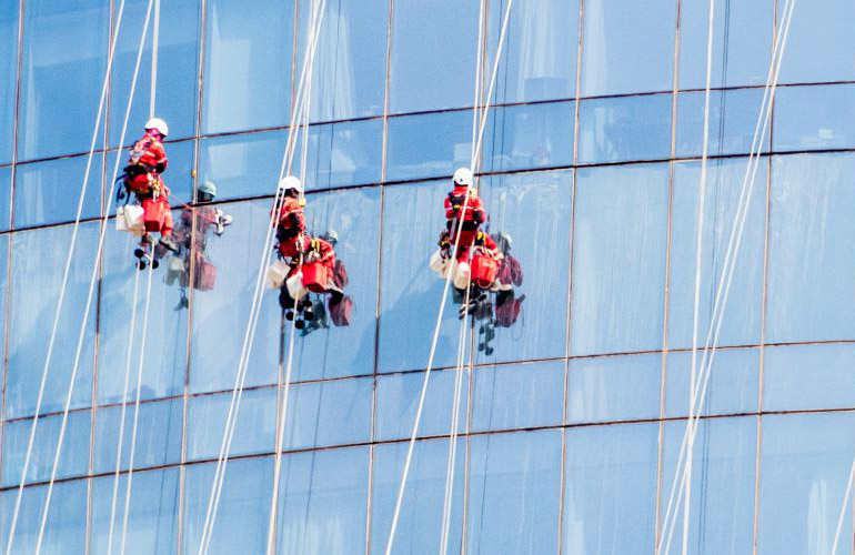 Glas-/ & Fassaden­reinigung